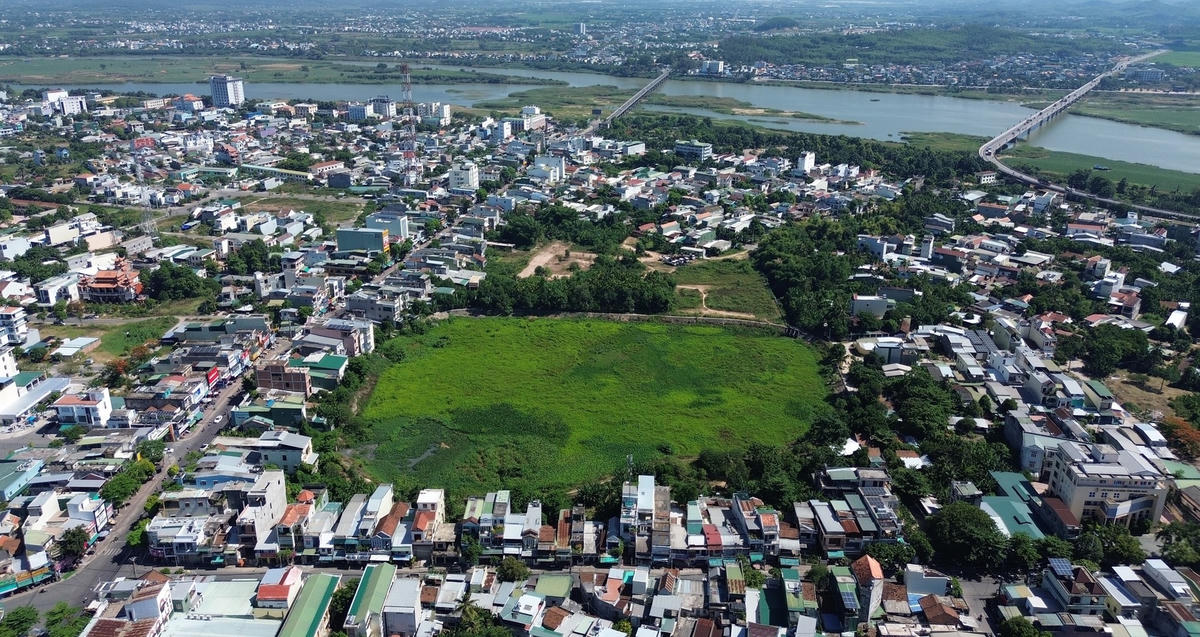 Một góc hồ điều hòa Bàu Cả.