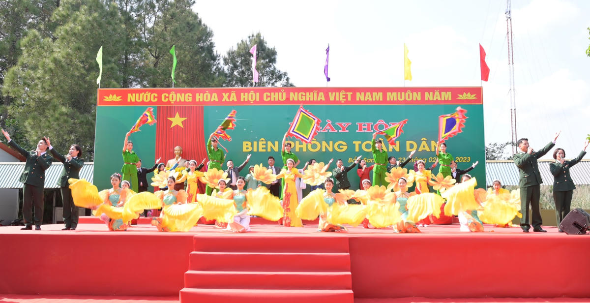 Ngày hội Biên phòng toàn dân có thể được coi là cái Tết đặc biệt đối với quân dân Bắc Sơn. Ảnh: Trung tâm TT&VH Móng Cái.