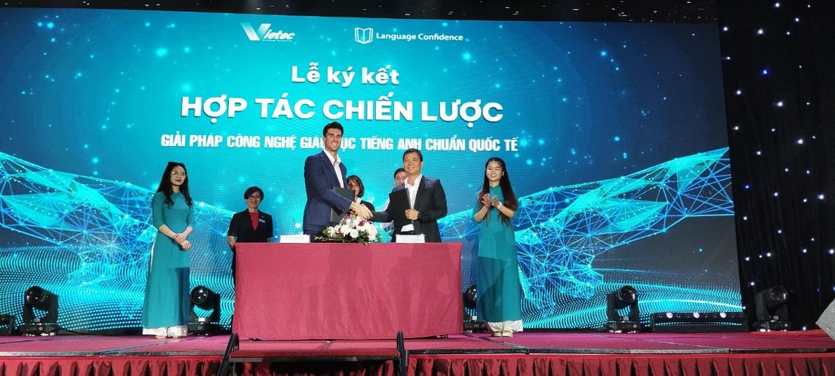Vietec chính thức kí kết hợp tác chiến lược cùng Language Confidence.