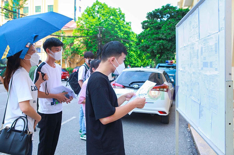 Nhiều trường đại học thông báo nhận hồ sơ, tổ chức xét tuyển sớm năm 2023. Ảnh: Huyền Thanh.
