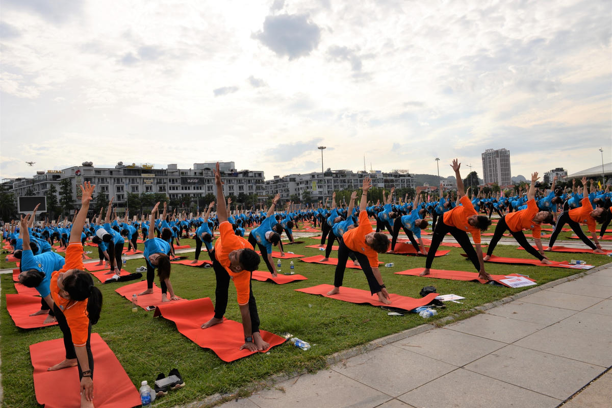[Ảnh] Quảng Ninh: Gần 3.000 người đồng diễn Yoga tại Ngày Quốc tế Yoga lần thứ 8