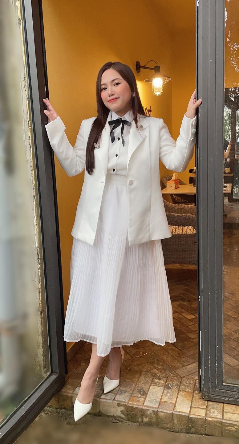 Thùy Chi là giảng viên dạy piano.