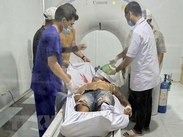 Các nạn nhân được cấp cứu tại Trung tâm Y tế thành phố Phú Quốc. (Ảnh: TTXVN).