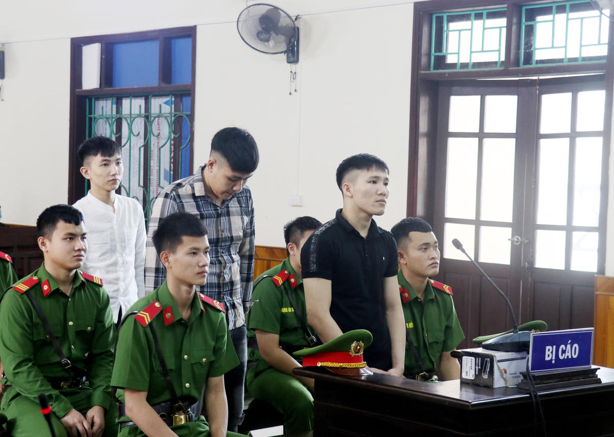 Nguyễn Văn Sâm (đứng đầu) cùng hai đồng phạm lĩnh án tử hình.