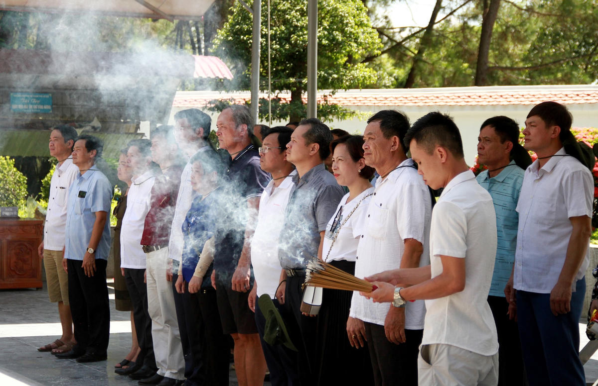 Hàng vạn du khách muôn phương tri ân tại Ngã ba Đồng Lộc