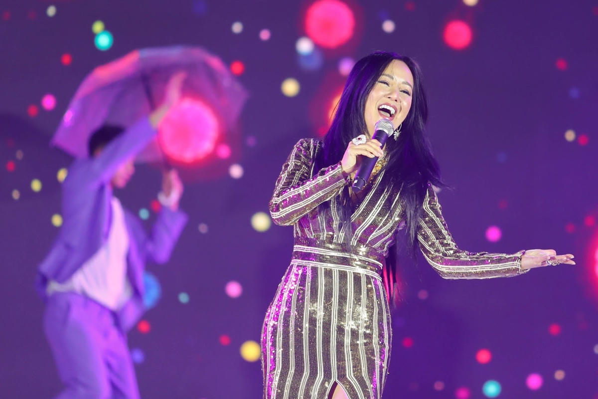 Nhiều ca sĩ, nghệ sĩ góp mặt cùng những ca khúc mang hơi thở của mùa xuân, trong đó ca khúc Chuyện tình Đào Mẫu Sơn được sáng tác riêng cho Lễ hội Hoa Đào nói riêng và hoa đào Lạng Sơn nói chung.