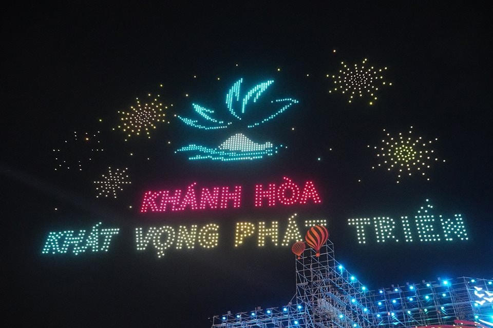 anh-sang-nghe-thuat-nam-2023-tai-tp-nha-trang..jpg