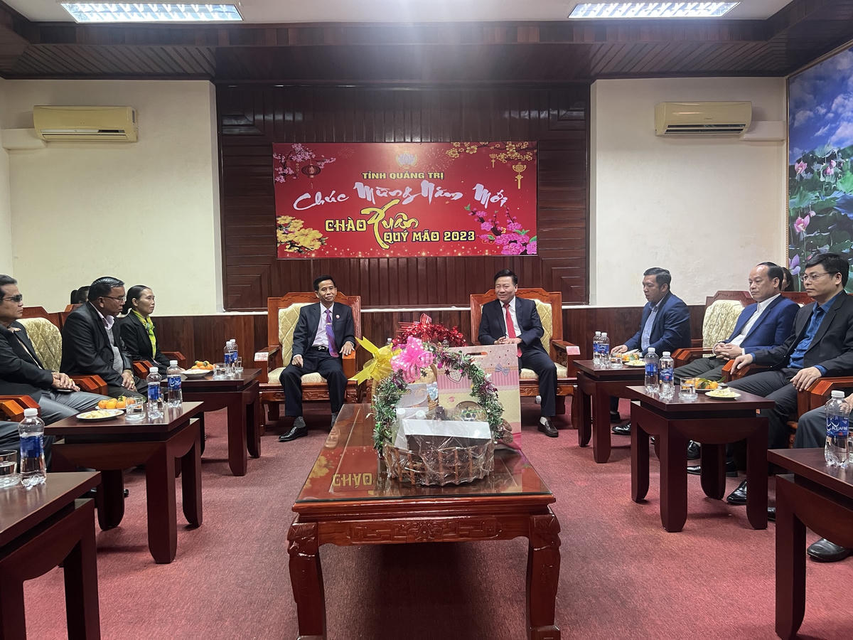 Đoàn đại biểu Ủy ban Mặt trận Lào Xây dựng đất nước tỉnh Salavan thăm, chúc Tết tại Quảng Trị