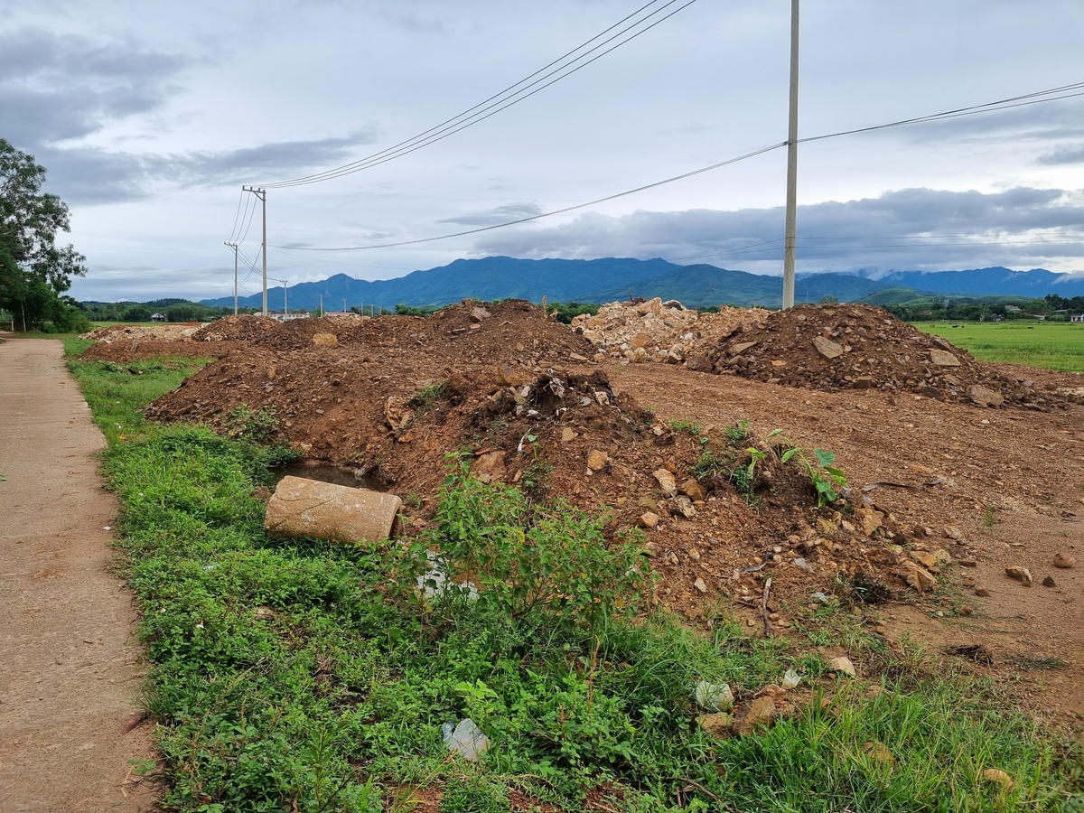 Ông Nguyễn Văn Lương - Chủ tịch UBND xã Cự Nẫm cho biết, công trình trên chậm tiến độ do ảnh của dịch bệnh Covid-19 trong những năm vừa qua và các yếu tố khách quan khác khiến mọi thứ trì trệ. “Về việc đơn vị thi công sử dụng vật liệu sai hồ sơ thiết kế, chúng tôi sẽ cho kiểm tra lại và có báo cáo cụ thể” - ông Lương cho hay.