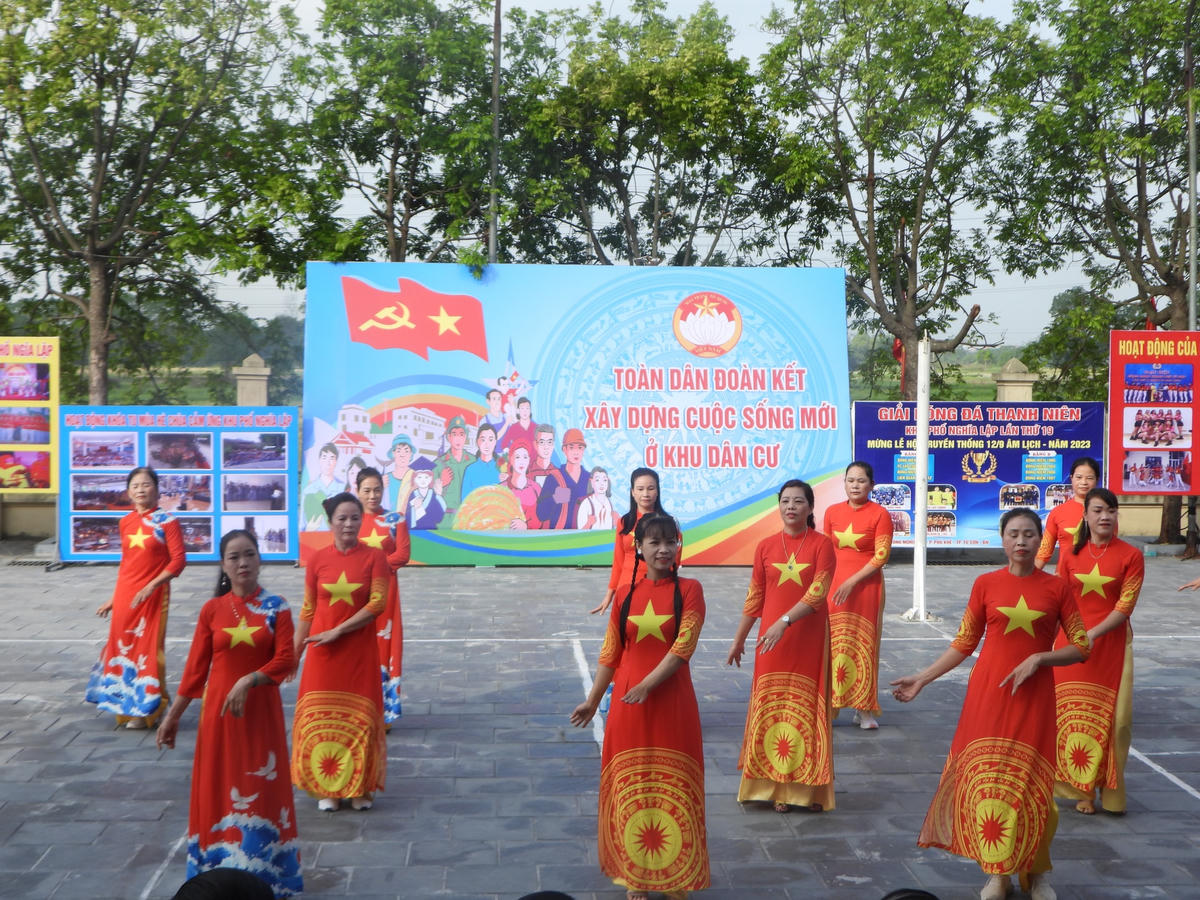 Chủ tịch MTTQ tỉnh Bắc Ninh Nguyễn Đình Lợi dự Ngày hội Đại đoàn kết tại khu phố Nghĩa Lập