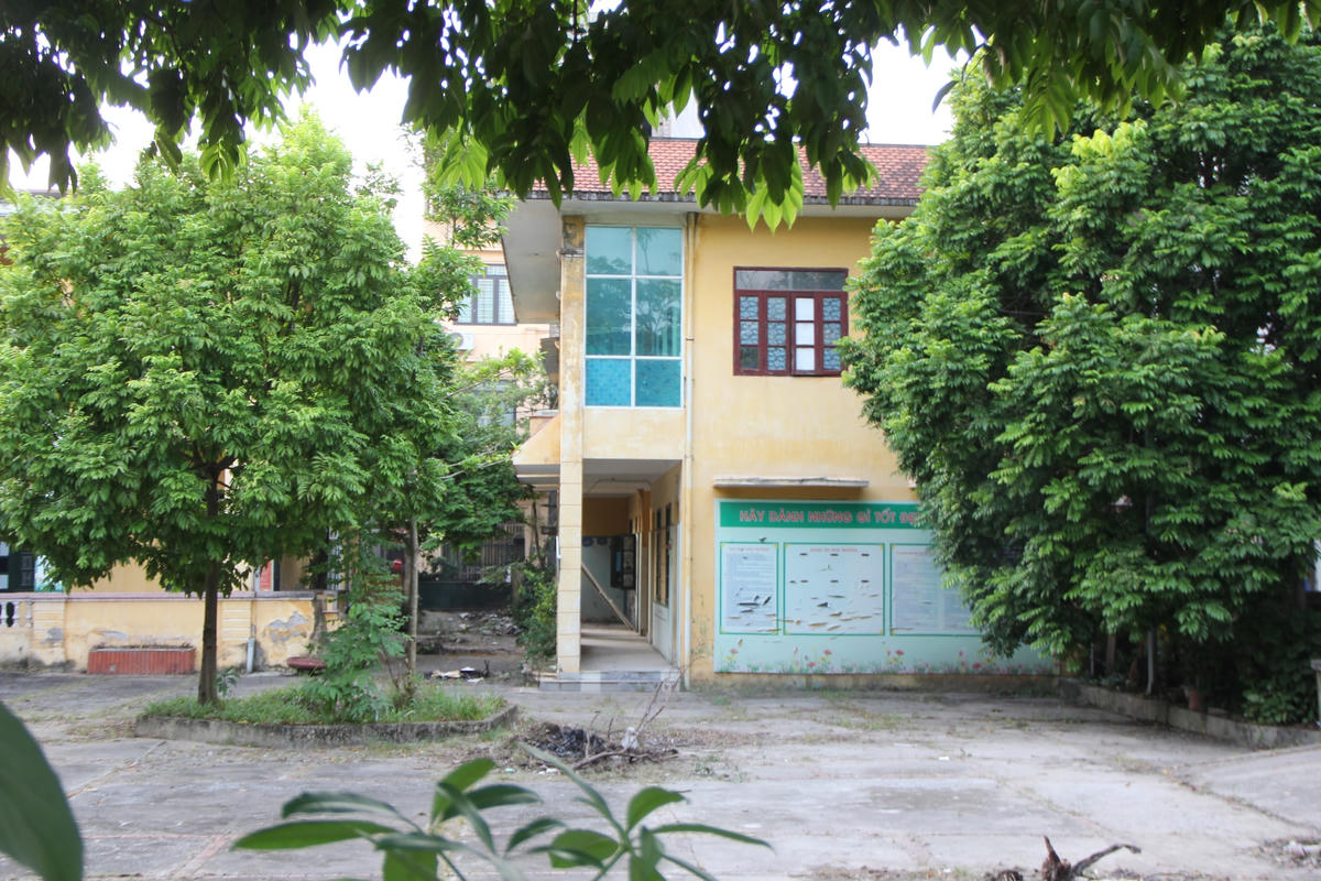 Hà Nội: Trường học bỏ không ở nơi học sinh phải bốc thăm giành suất học