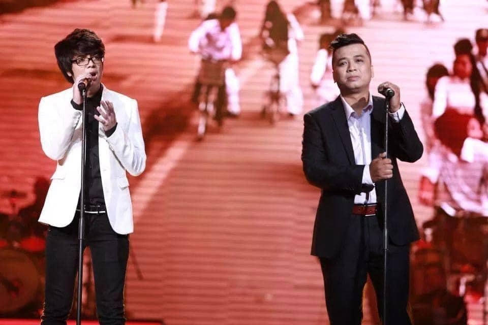 Không chỉ có nhiều vai diễn để đời, NSƯT Phùng Tiến Minh còn được biết đến với vai trò là ca sĩ và nhạc sĩ sáng tác. 