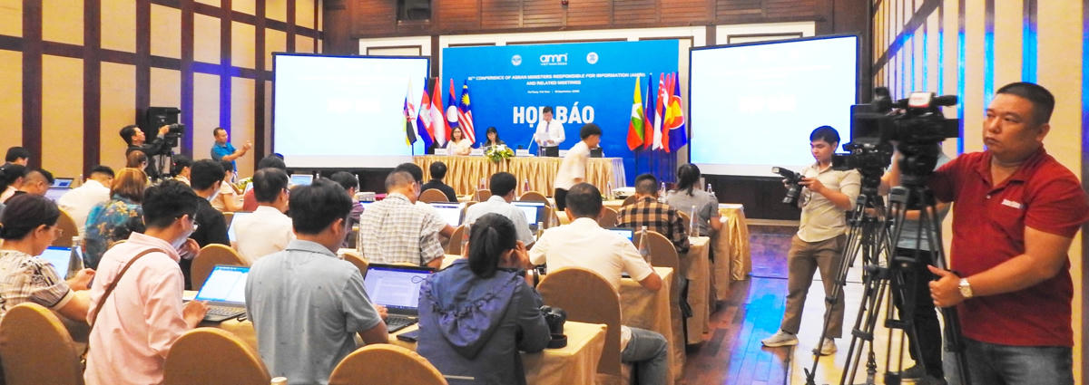 Quang cảnh buổi họp báo. Ảnh: Thanh Tùng.