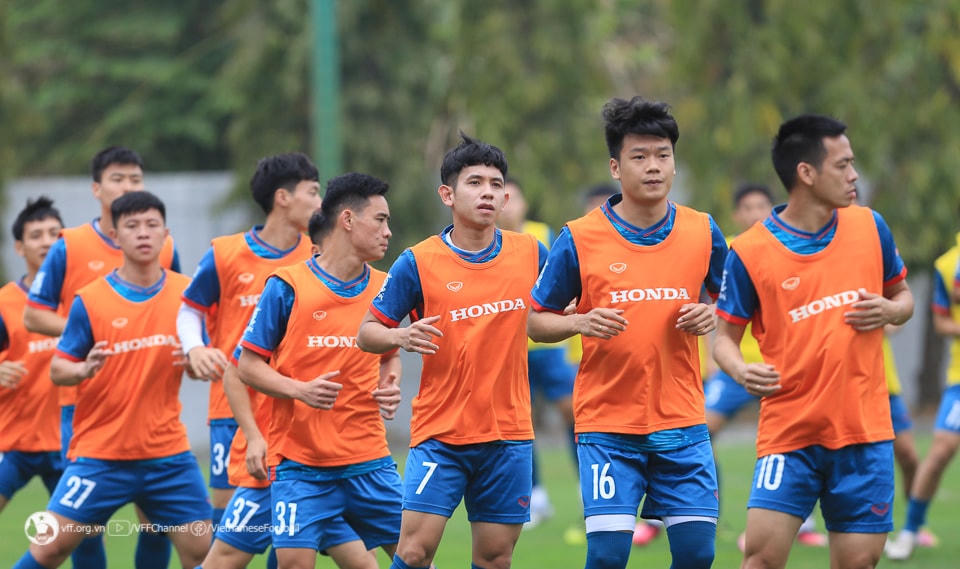 U23 cùng đội tuyển quốc gia tập luyện. Ảnh: VFF.