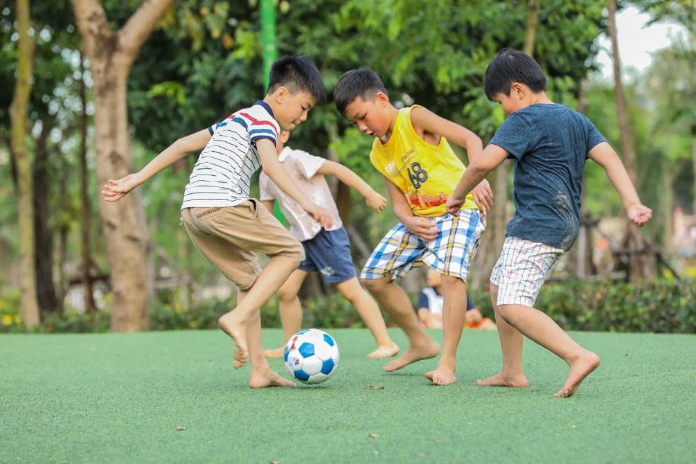 Mùa hè chính là thời điểm lý tưởng để trẻ em được tham gia các hoạt động cộng đồng. Ảnh: Quang Vinh