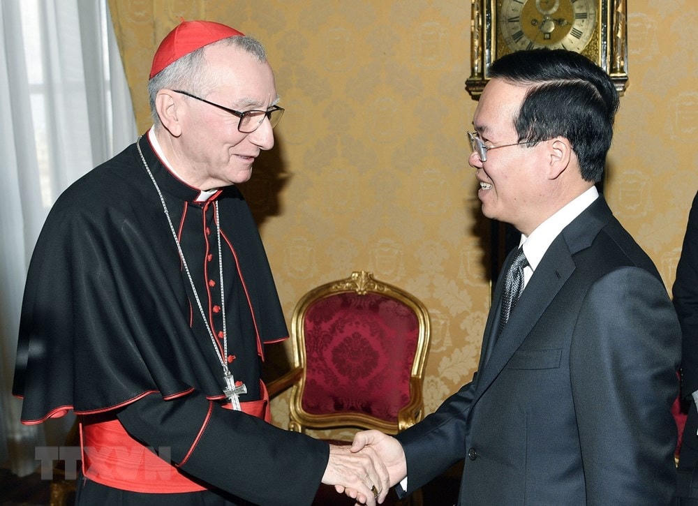Chủ tịch nước Võ Văn Thưởng gặp Thủ tướng Vatican, Hồng y Pietro Parolin. Ảnh: Thống Nhất/TTXVN