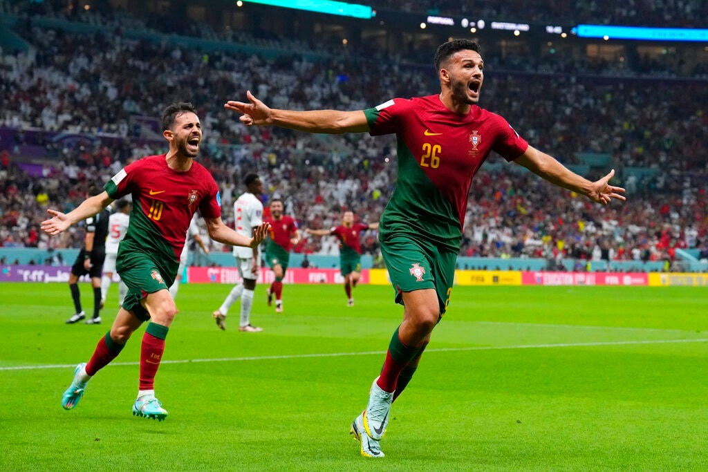 Goncalo Ramos ăn mừng bàn thắng mở tỷ số (Ảnh: AP).