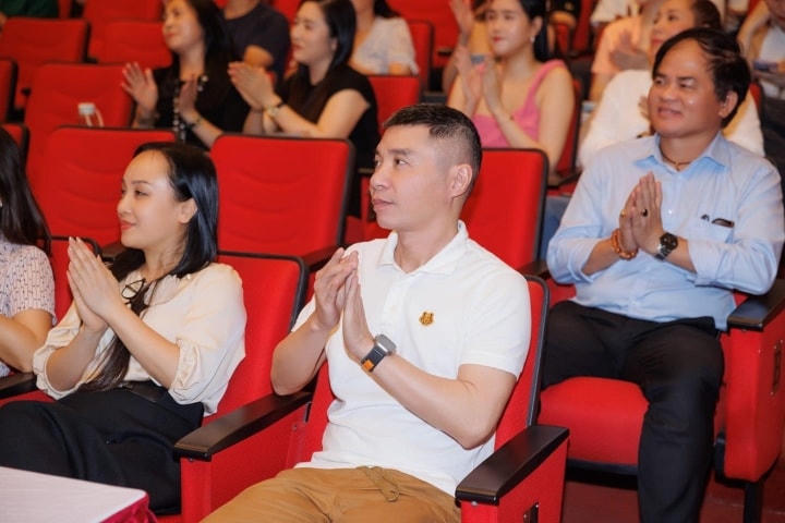 Ngoài đóng phim, nghệ sĩ tham gia một số sự kiện của Nhà hát Kịch Hà Nội - nơi anh công tác. 