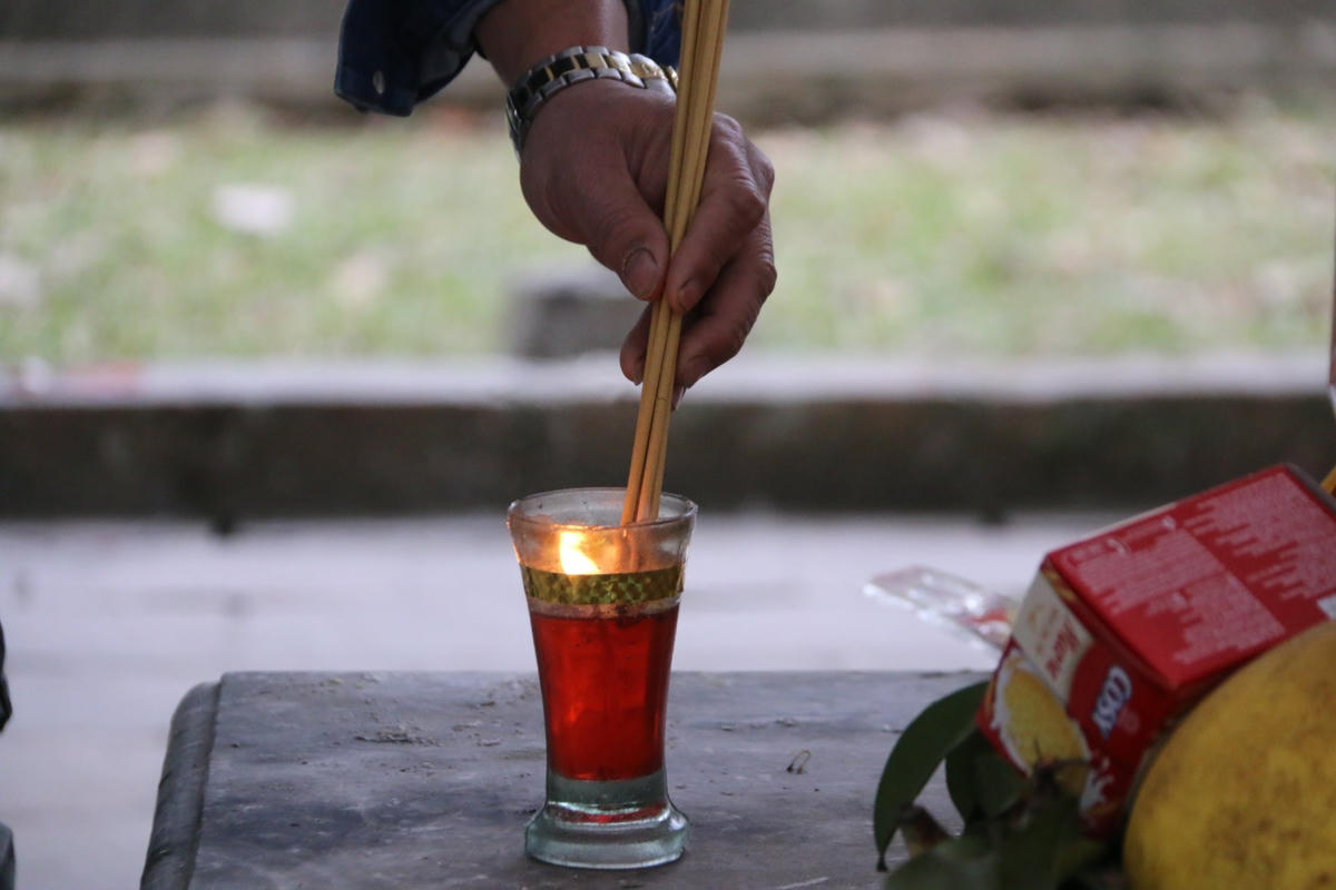 Năm Kỷ Mão (979), triều đình Nhà Đinh xảy ra biến loạn, đứng trước họa xâm lăng của phong kiến phương Bắc, với tầm nhìn sâu rộng và tư tưởng chọn người đứng đầu trí dũng song toàn, được sự đồng thuận của ba quân tướng sĩ, Dương Thái Hậu đã đề xuất, lập Thập đạo tướng quân lên ngôi Hoàng đế.