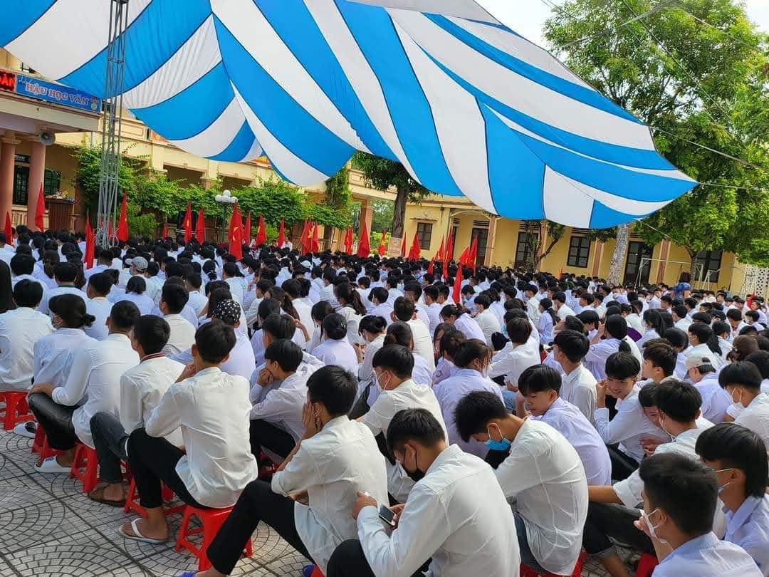 Học sinh Trung tâm GDNN-GDTX huyện Hoằng Hóa vui mừng đón ngày khai giảng.