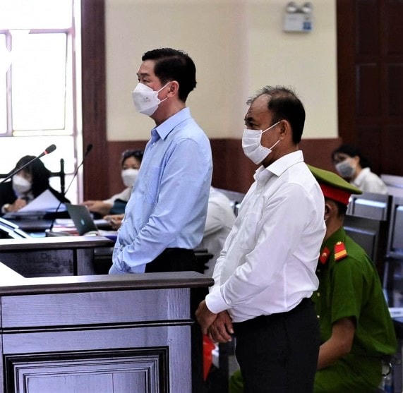 Cựu Phó Chủ tịch UBND TP HCM Trần Vĩnh Tuyến và cựu Tổng GĐ SAGRI Lê Tấn Hùngtại tòa phúc thẩm.