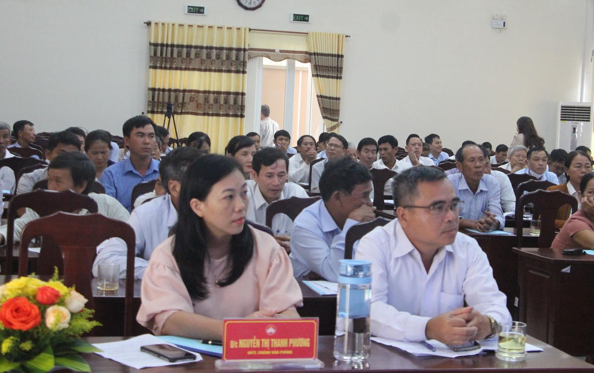 Các đại biểu tham dự hội nghị.