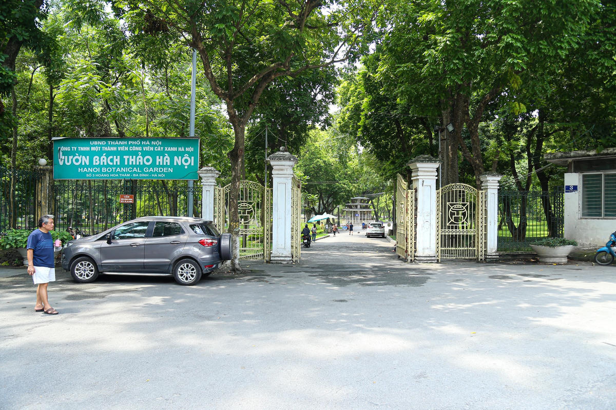 Theo ghi nhận, Công viên (vườn) Bách Thảo, hiện cũng xuất nhiều hạng mục bị xuống cấp.