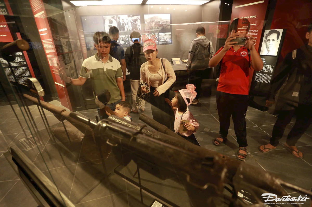 bao_tang-le-khanh24.jpg