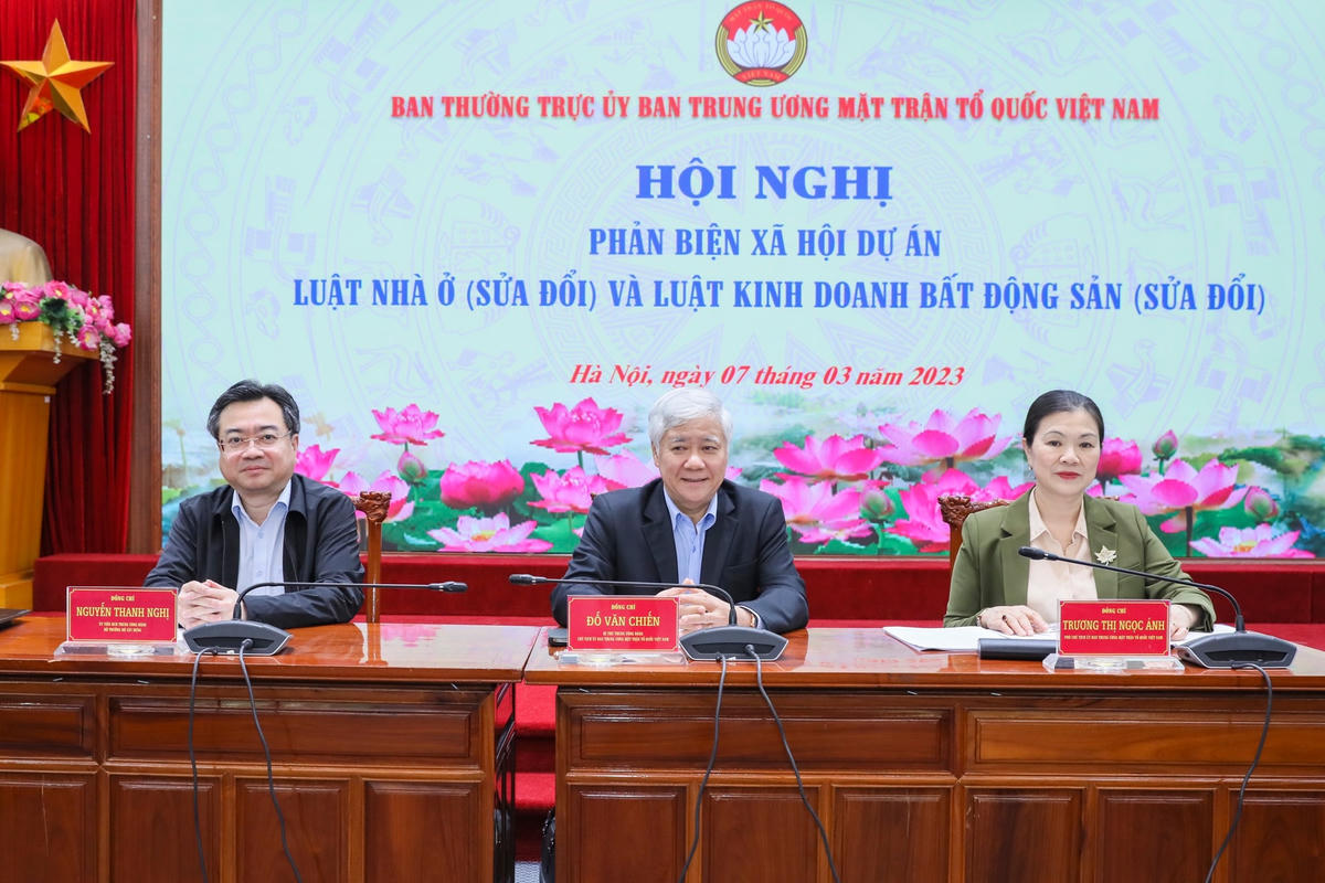 Chủ trì Hội nghị.