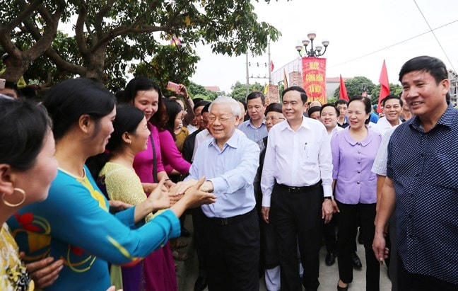Giương cao ngọn cờ đại đoàn kết toàn dân tộc, phát huy truyền thống yêu nước, vai trò nòng cốt chính trị của Mặt trận Tổ quốc Việt Nam, quyết tâm xây dựng đất nước ta ngày càng giàu mạnh, phồn vinh, văn minh, hạnh phúc