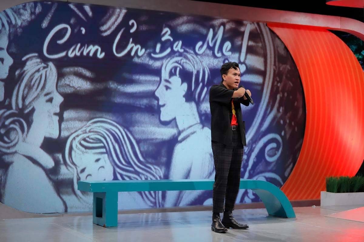 Tuy khiếm khuyết nhưng mới đây Nhứt đã giành học bổng Hàn Quốc khiến nhiều người ngưỡng mộ.  