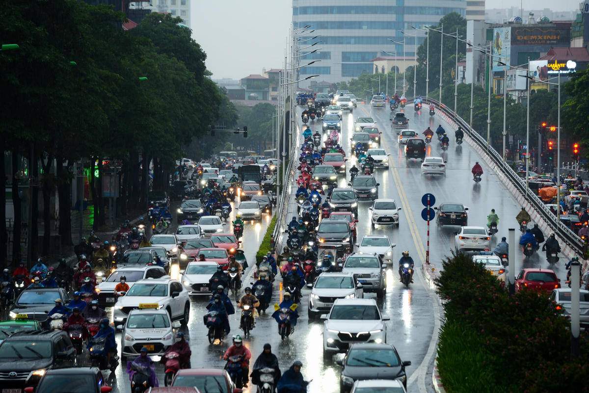 Giao thông đã dần trở nên hỗn loạn ở nhiều tuyến đường.