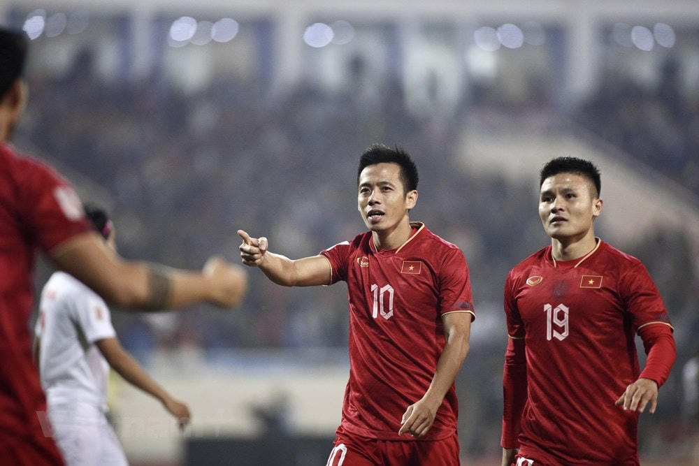 Chiến thắng đầu tiên trong năm 2023 trong khuôn khổ lượt trận cuối cùng vòng bảng AFF Cup 2022 giúp đoàn quân áo đỏ sao vàng tiến vào bán kết với ngôi đầu nhất bảng. (Ảnh: PV/Vietnam+).