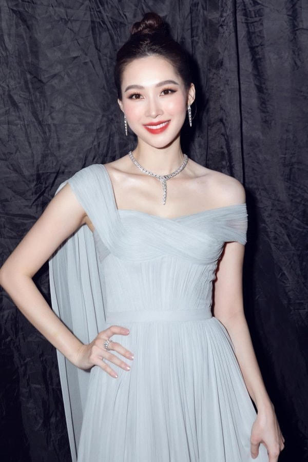 Bộ trang sức bạc tỷ của Đặng Thu Thảo.