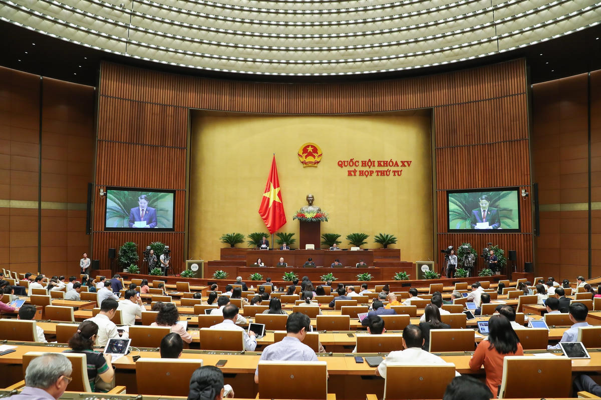 Toàn cảnh phiên họp sáng 28/10. Ảnh: Quang Vinh.