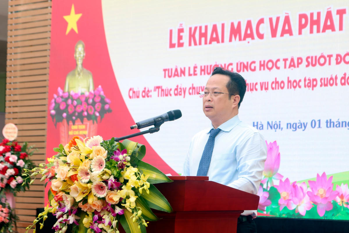 Ông Trần Thế Cương, Giám đốc Sở GDĐT Hà Nội phát biểu tại buổi lễ.