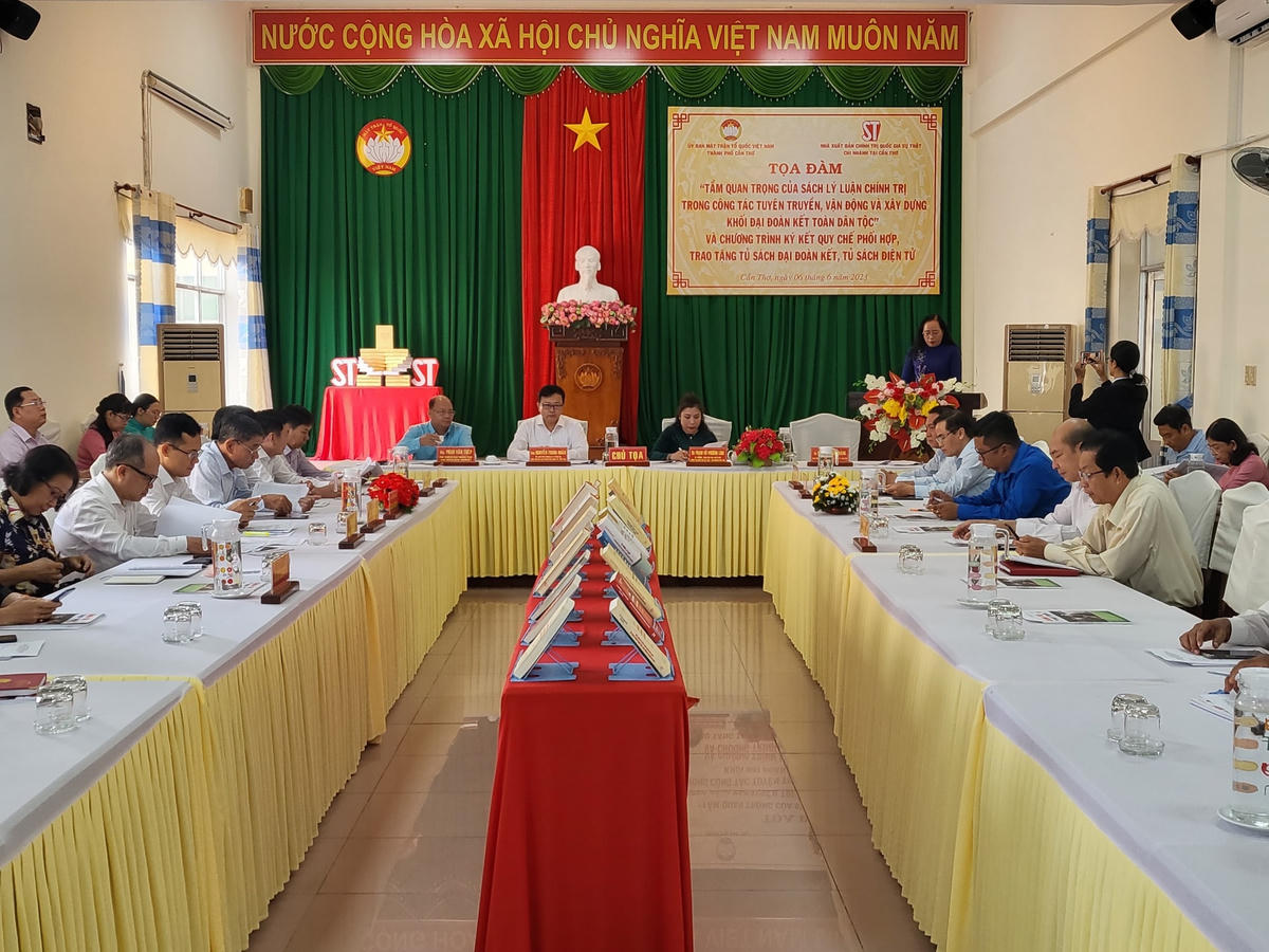 Toàn cảnh buổi toạ đàm.