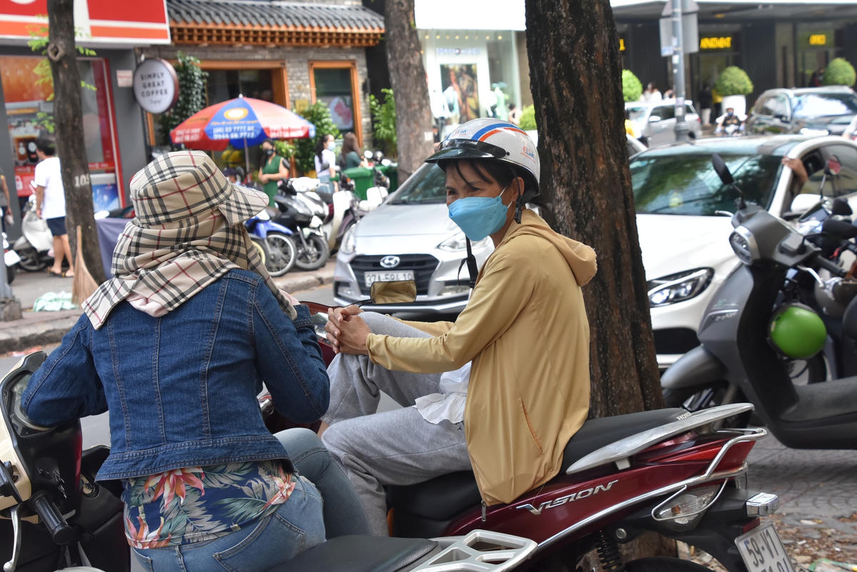 Số liệu cập nhật của Bộ GDĐT tính đến 20h30 ngày 6/7 cho thấy, tổng số thí sinh đã đến làm thủ tục dự thi là 989.863 thí sinh, đạt tỷ lệ 98,75% so với số đăng ký dự thi. Trong đó, có 38 thí sinh thuộc diện F0.