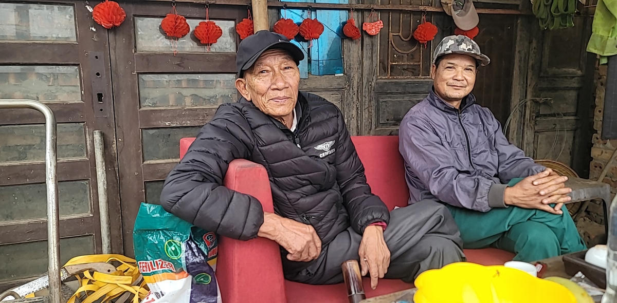 Vườn nhà bác Học, 76 tuổi có gần 500 gốc, năm nay chỉ cho thuê được khoảng hơn trăm gốc nhưng cũng thấy  phấn khởi do tình hình kinh tế sau dịch Covid-19 khó khăn chung.