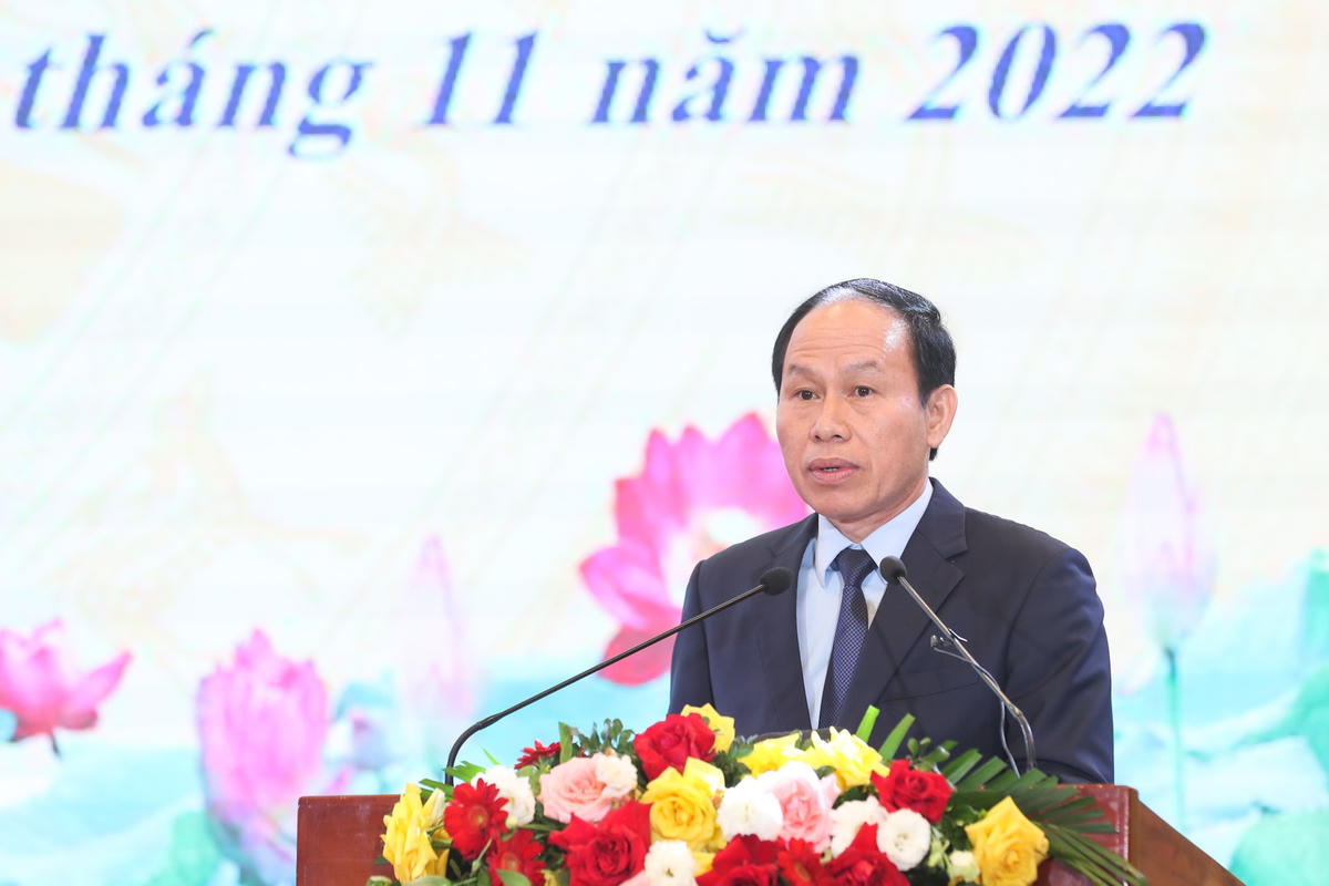 Phó Chủ tịch - Tổng Thư ký Lê Tiến Châu trình bày báo cáo tại Hội nghị. Ảnh: Quang Vinh.