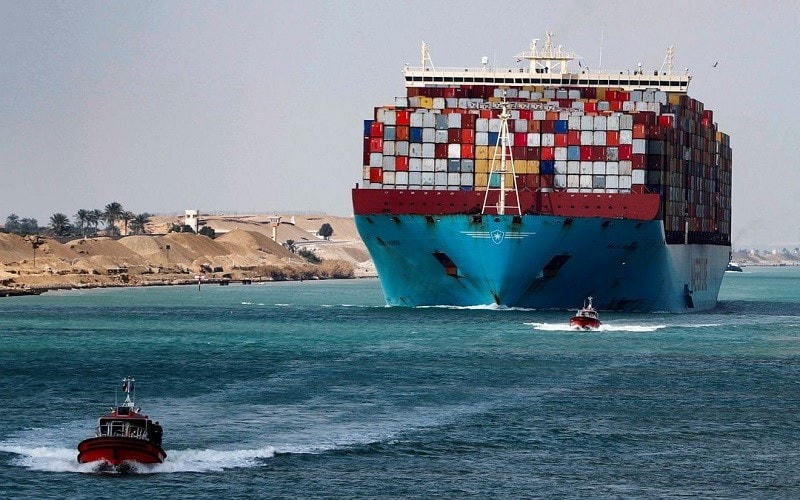 Tàu hàng vận chuyển trên kênh đào Suez. Nguồn: Business Insider.