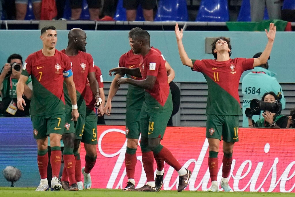 Niềm vui của cầu thủ Bồ Đào Nha. (Ảnh: AP).