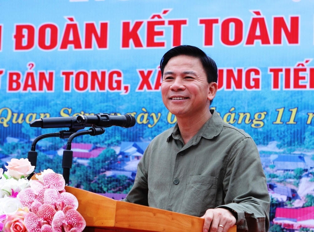Phát biểu chung vui với Nhân dân bản Tong trong Ngày hội, Bí thư Tỉnh ủy Thanh Hóa Đỗ Trọng Hưng bày tỏ ấn tượng về cảnh quan môi trường xanh - sạch - đẹp, an toàn, giàu bản sắc. Người dân sống chan hòa, đoàn kết, tình làng nghĩa xóm ngày càng được thắt chặt hơn.