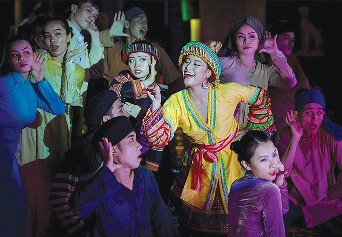 Hình ảnh trong MV “Để Mị nói cho mà nghe” của Hoàng Thùy Linh.  
