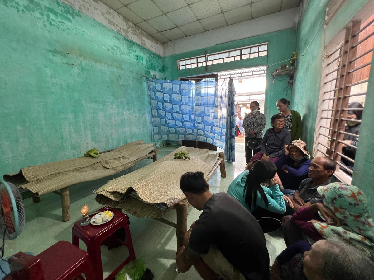 Không khí tang thương bao trùm làng quê Quảng Ngãi.
