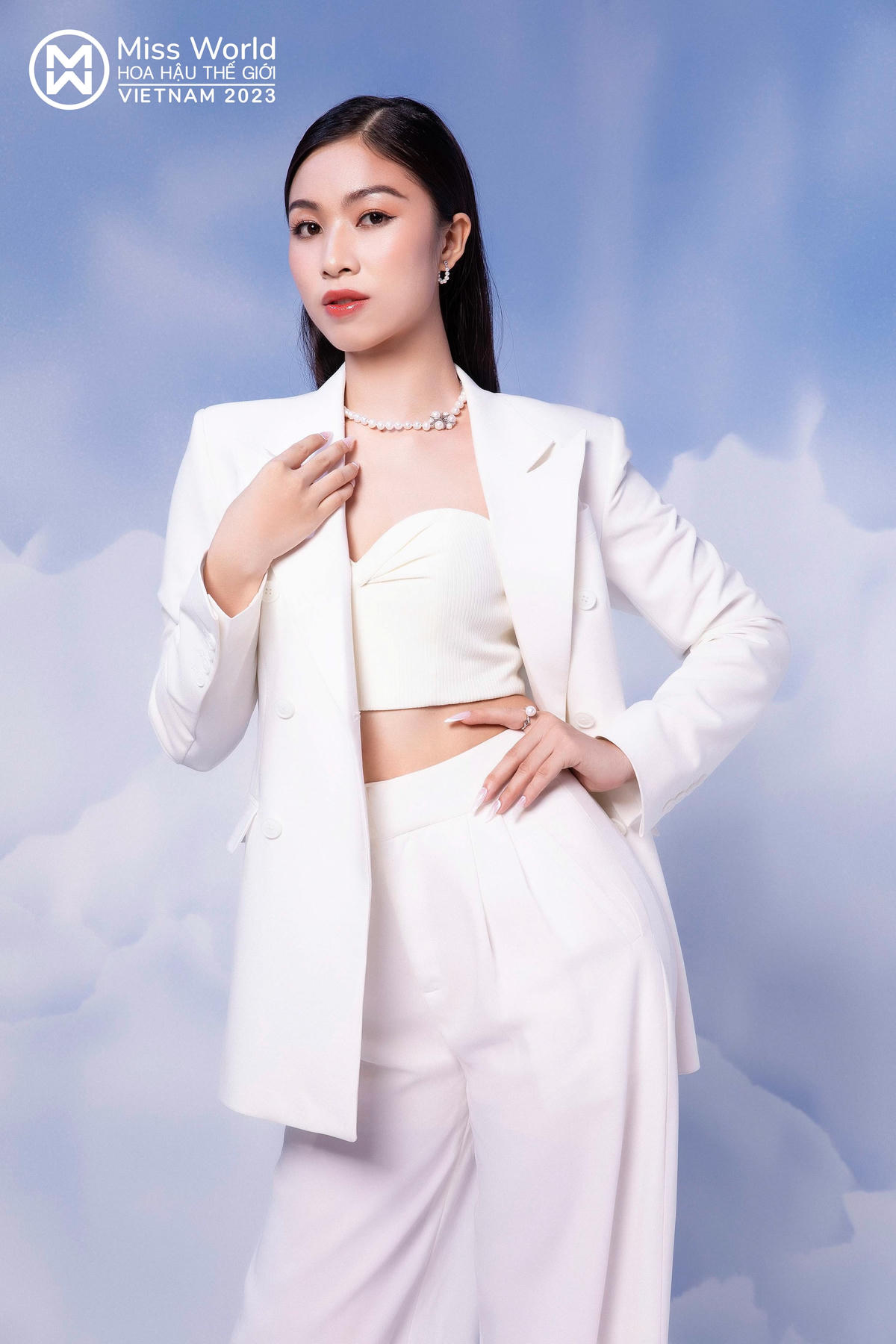 Nguyễn Thị Kiều Oanh sở hữu vẻ đẹp ngọt ngào, nhẹ nhàng và thanh lịch.