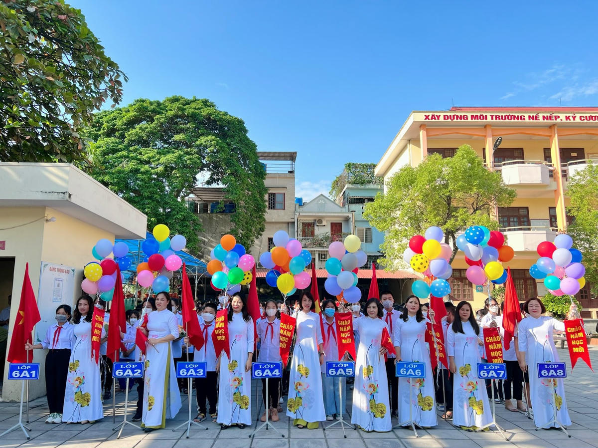 Học sinh nơi đảo tiền tiêu xa nhất hân hoan đến trường