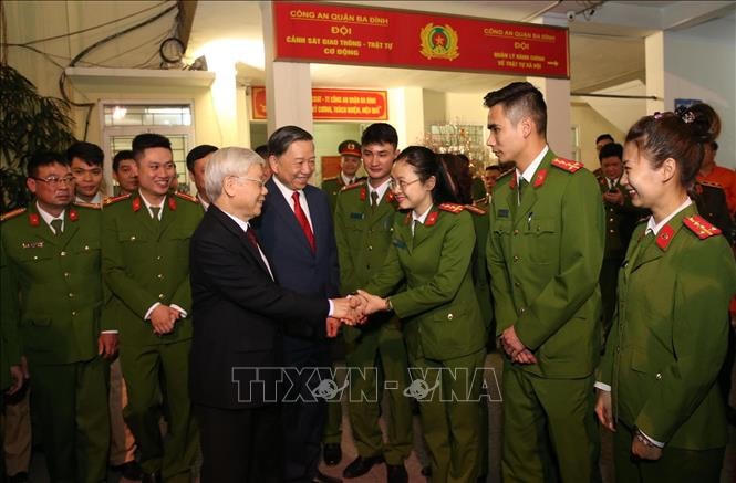 Tối 4/2/2019 (30 Tết), tại Hà Nội, Tổng Bí thư, Chủ tịch nước Nguyễn Phú Trọng đến thăm và chúc Tết Đội Cảnh sát Giao thông -Trật tự- Cơ động (113), Công an quận Ba Đình, Công an TP Hà Nội. Ảnh: Trí Dũng - TTXVN.