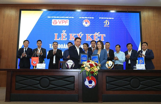 Tập đoàn thể thao Động Lực tiếp tục đồng hành cùng bóng đá Việt Nam.