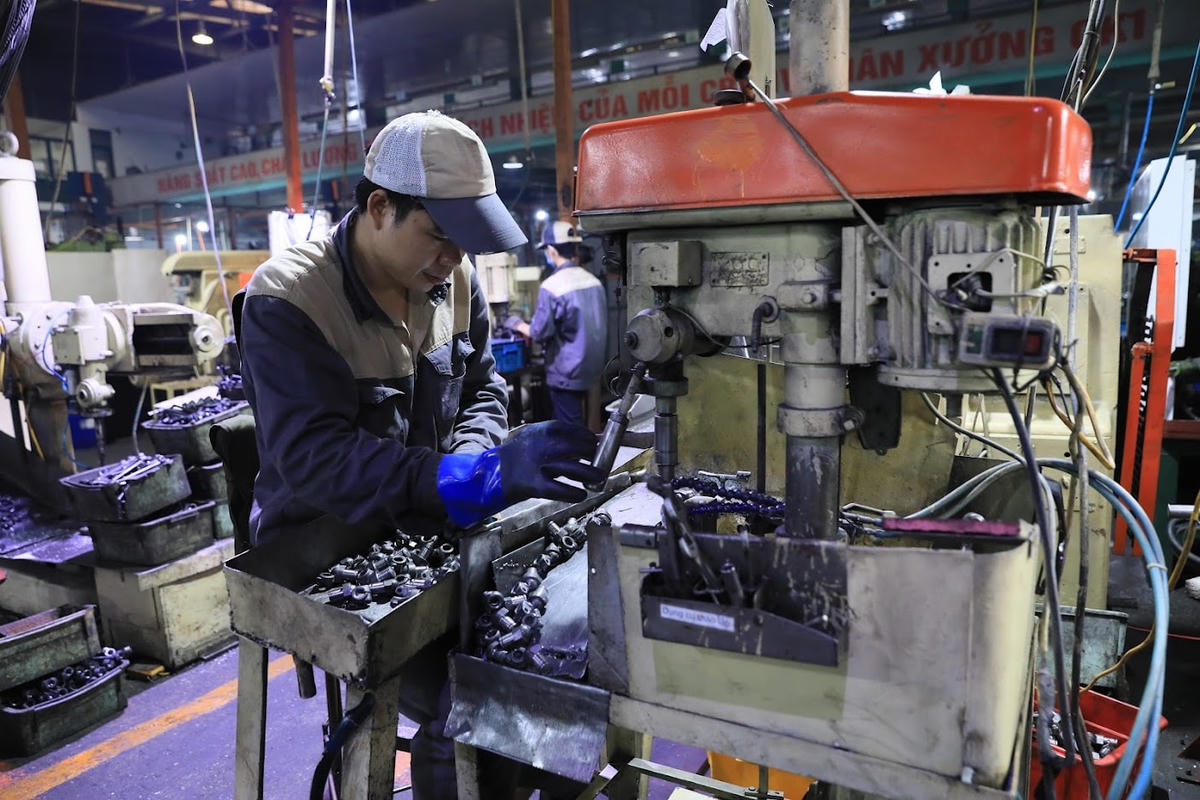 Doanh nghiệp mong mỏi có thể tiếp cận được vốn để khôi phục sản xuất kinh doanh. Ảnh: Quang Vinh.